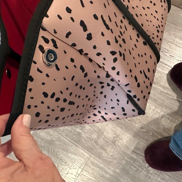 Taylor Gray leopard neoprene expandable tote - Picture 4 of 6